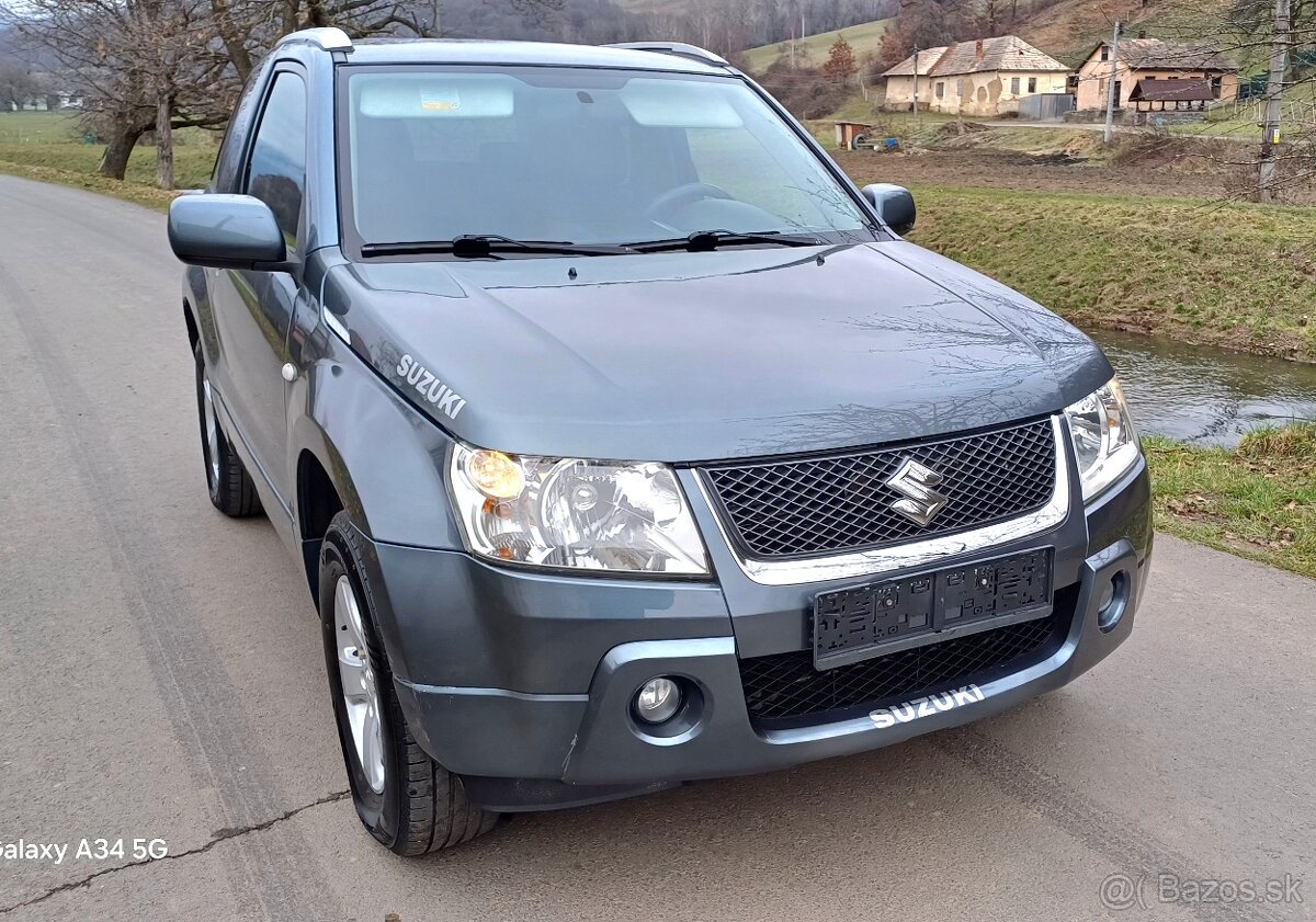 Suzuki grand vitara 1.6 benzín 3.dverova 4x4model 2009tažne - 2