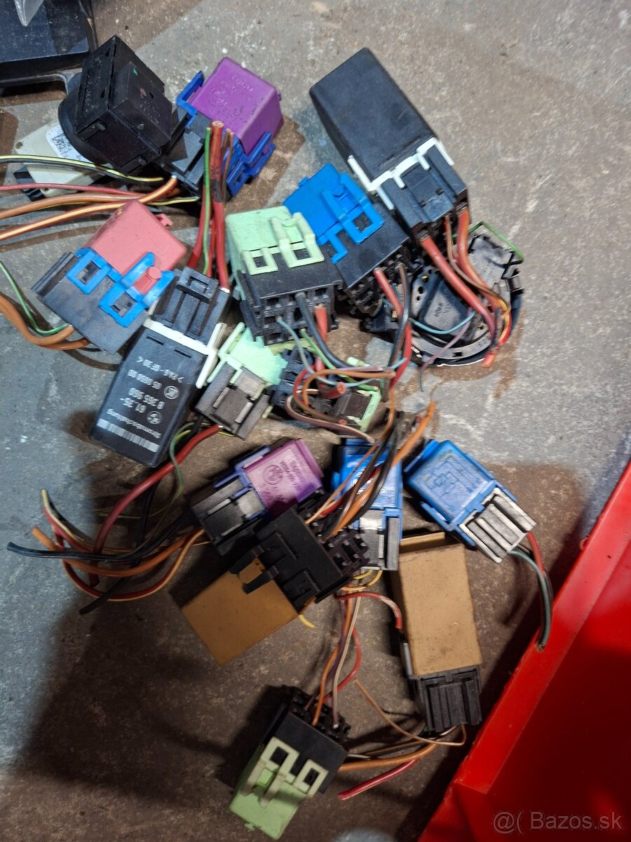 Tlačítka, vypínače, relatka bmw - 2