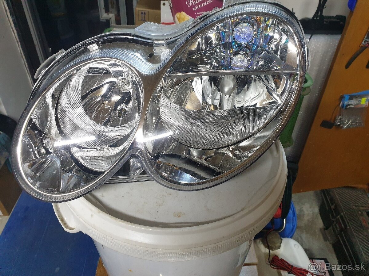 Svetlo Mercedes CLK. - 2