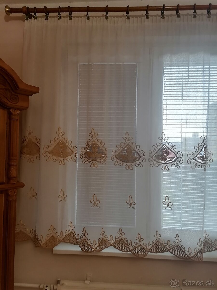 Záclona vyšívaná - 2