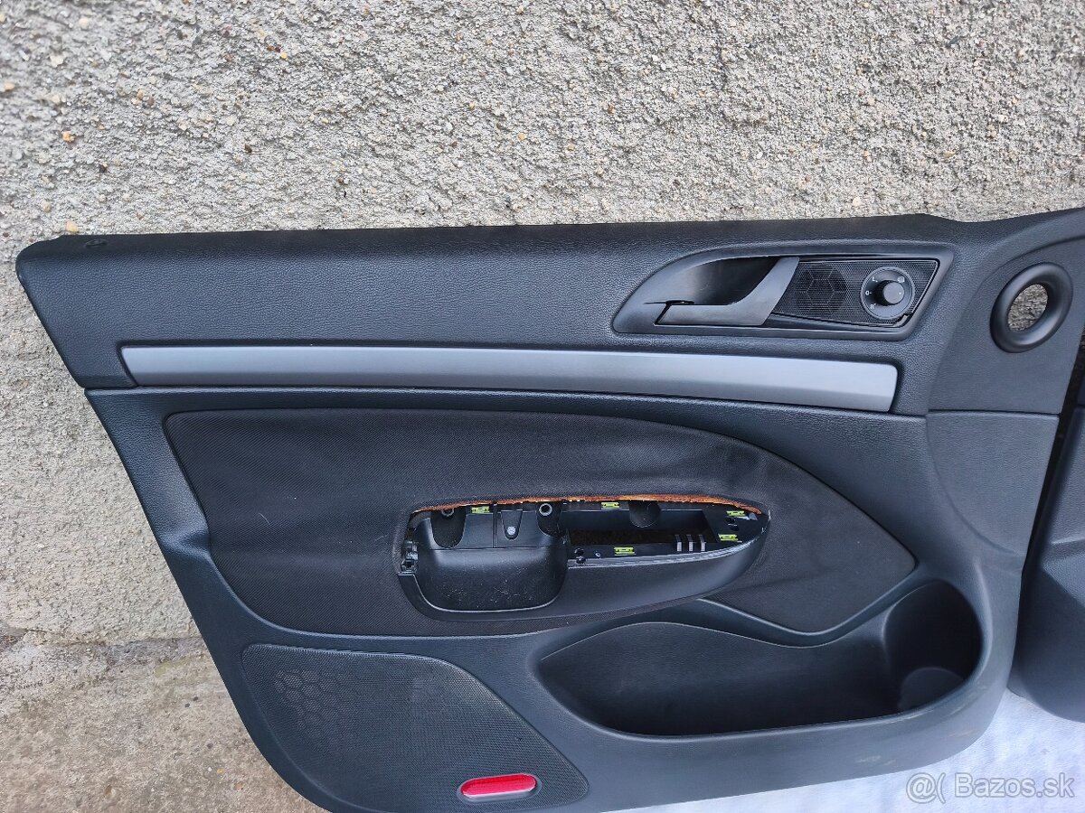 Skoda octavia 2 combi sada tapacirov dvery - 2