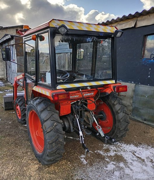 Kubota ZL1-235 – kompaktný traktor s pohonom 4x4 - 2