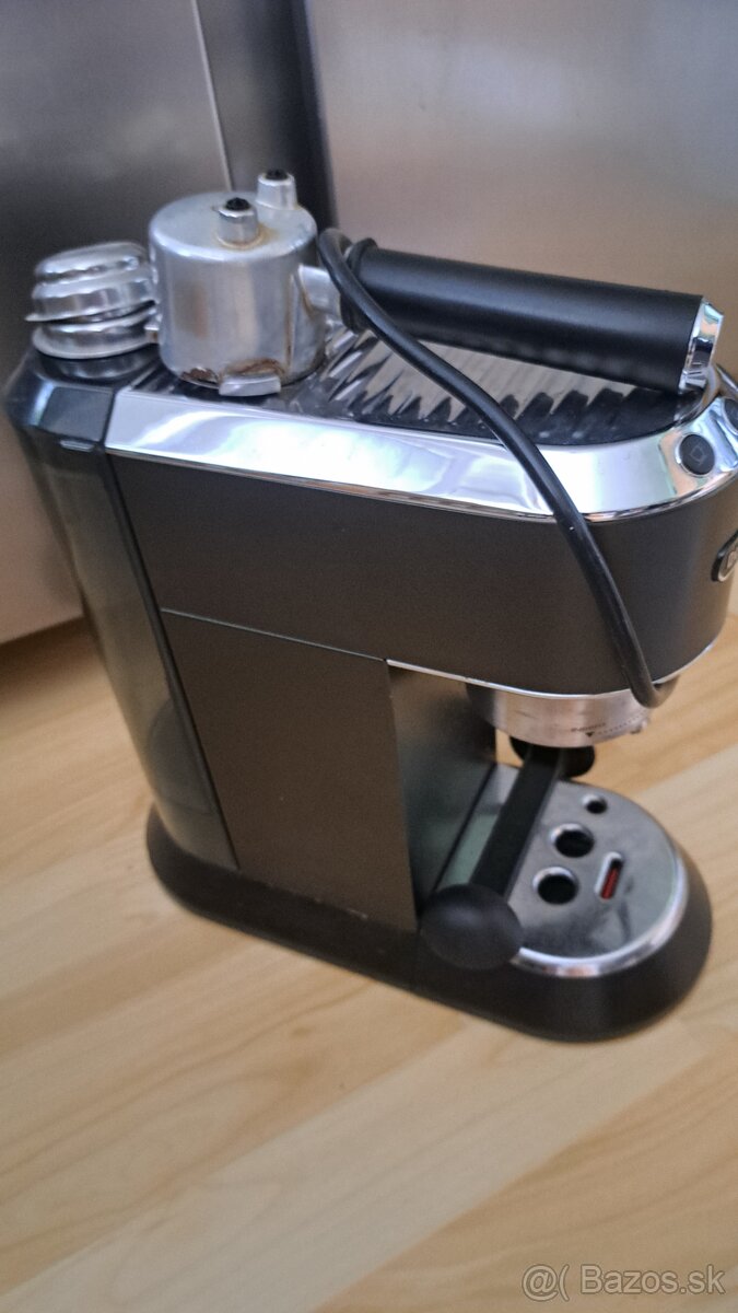 Delonghi kávovar - 2