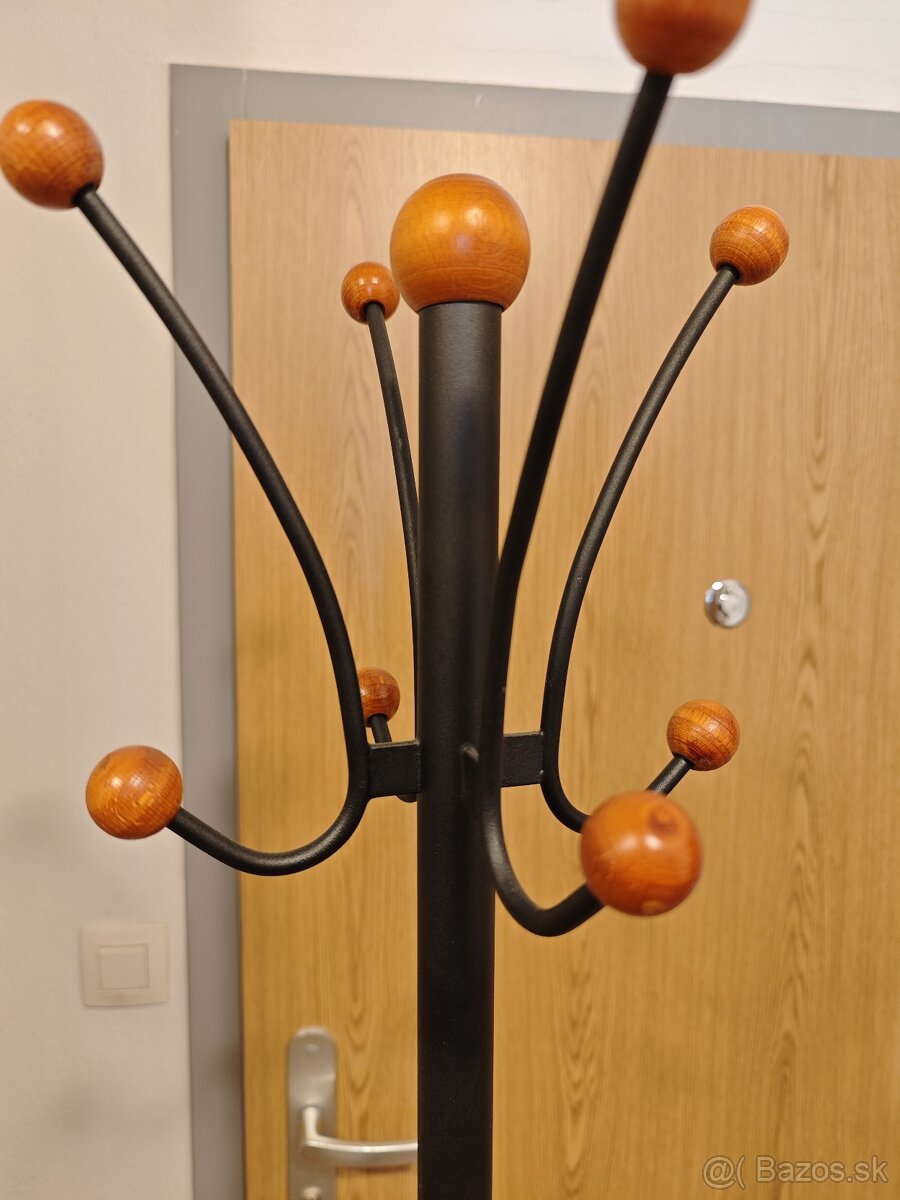 Predam pekny kovovy vesiak - 2