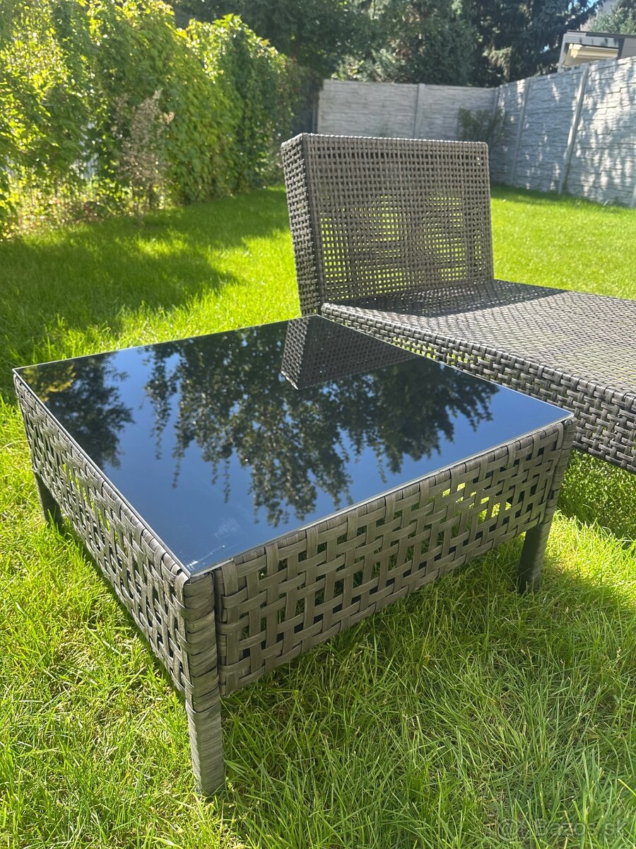 Predám ratanové ležadlo a stolík - 2