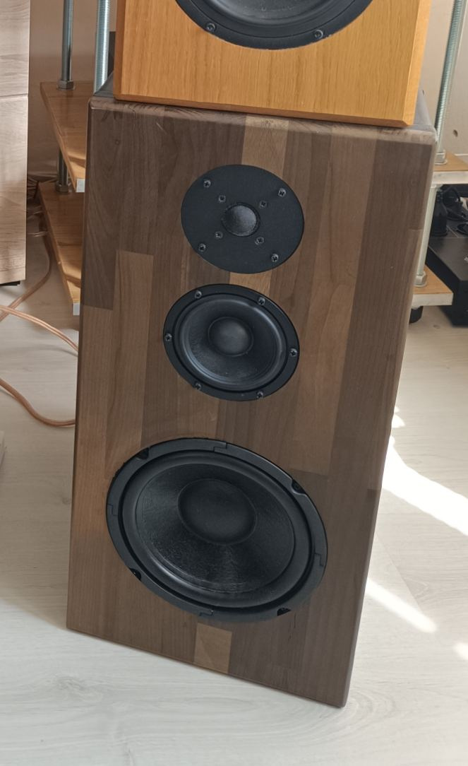 -- Predám 3way reproduktory -- - 2