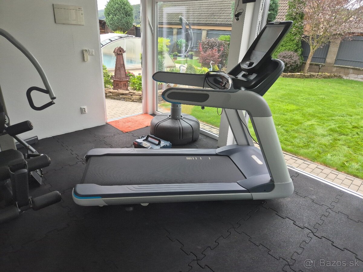 Běžecký pás PRECOR 885 P82 2019 - 2