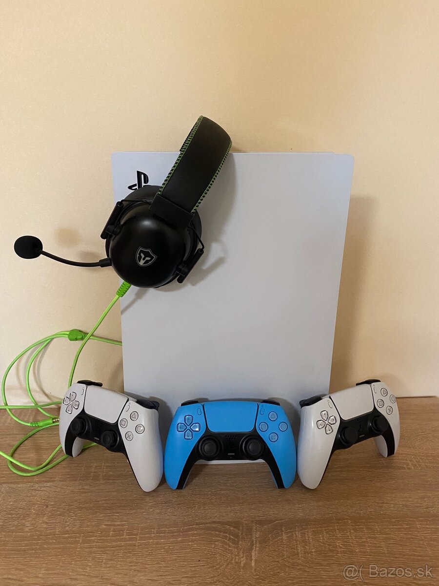 Predám PS5 s 3 ovládačmi a headsetom - 2