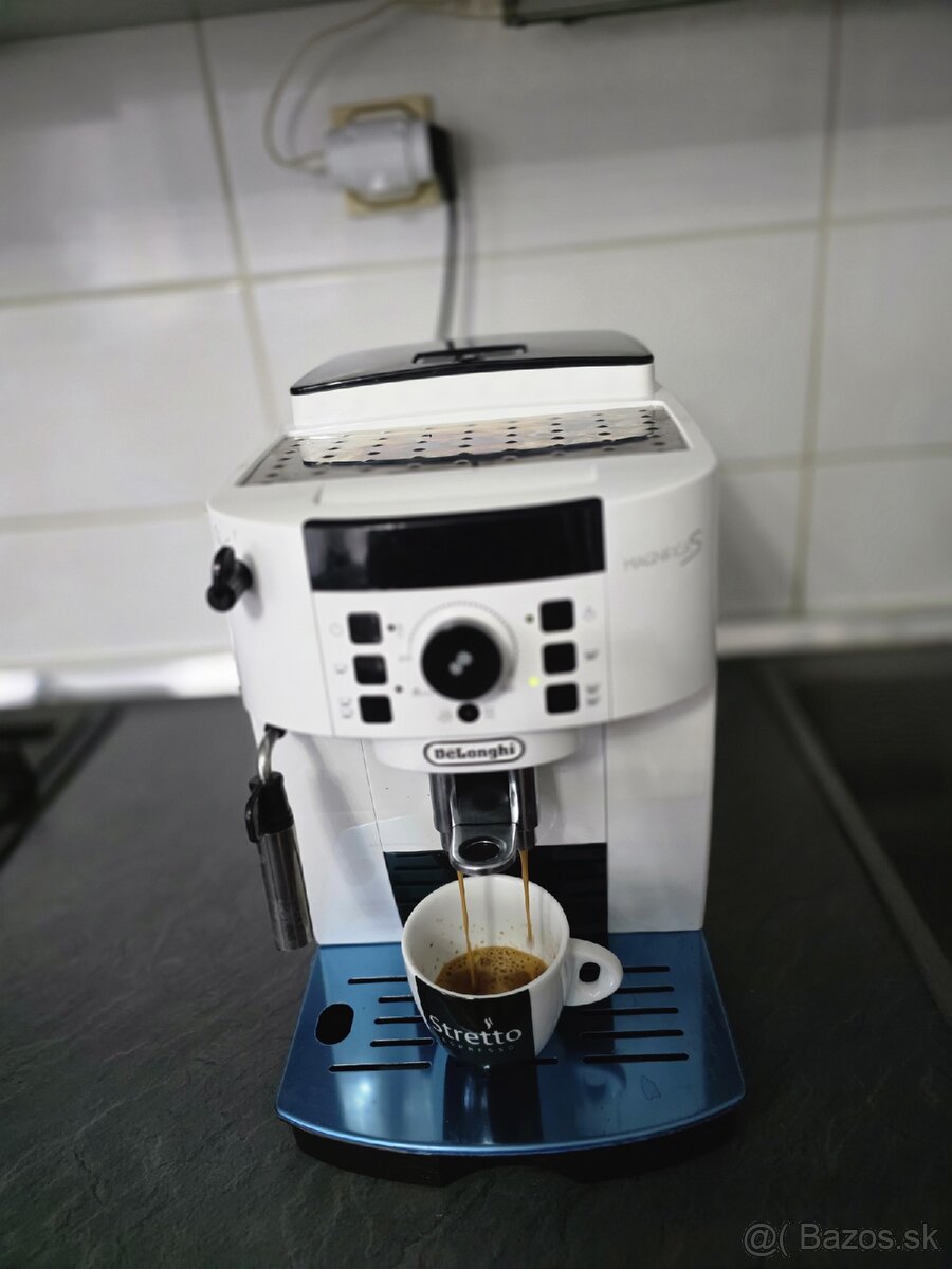 Kavovar Delonghi - 2