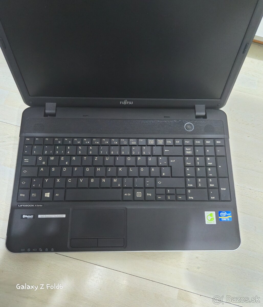 FUJITSU LifeBook A512 - Core i3 / 4 GB RAM / 320 GB HDD / - 2