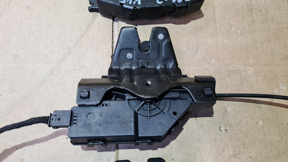Zámok kufra BMW e90 316 318 320 325 - 2