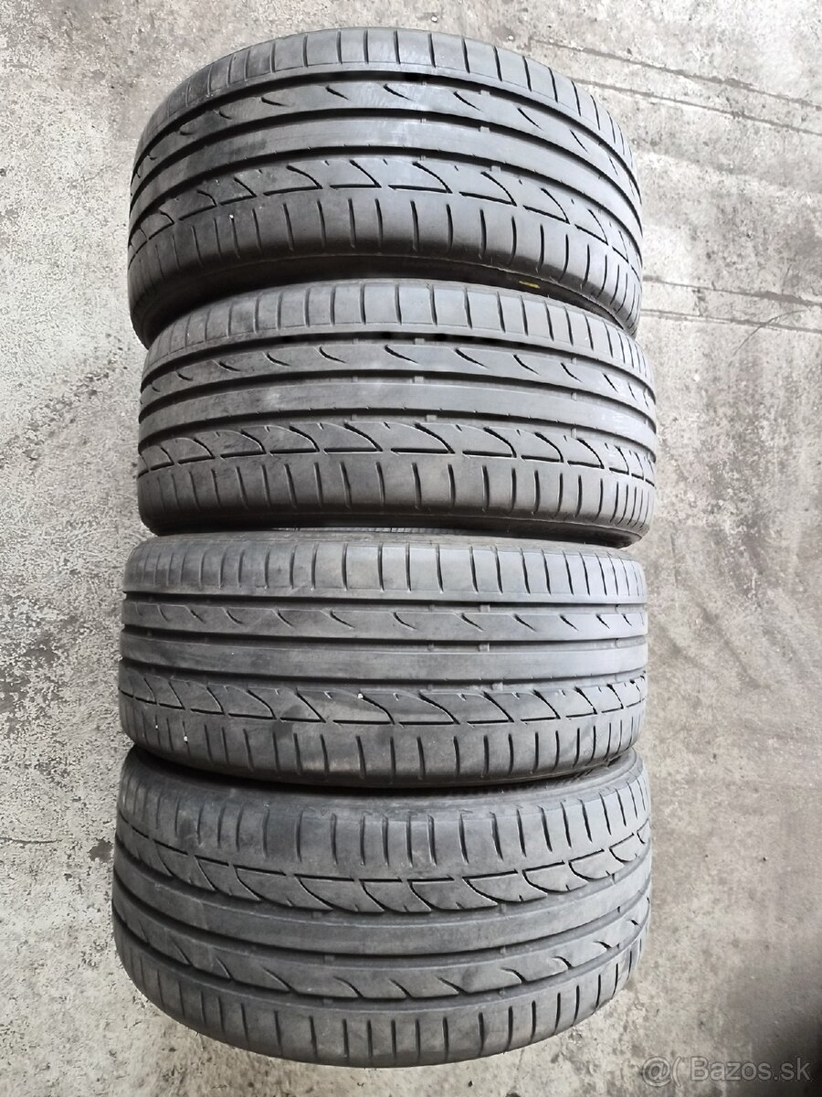 Predám 4ks letné pneu 235 40 19 - 2