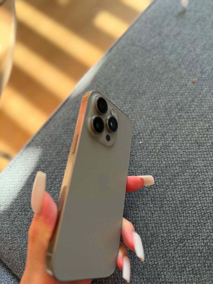 Apple 16 PRO - 2