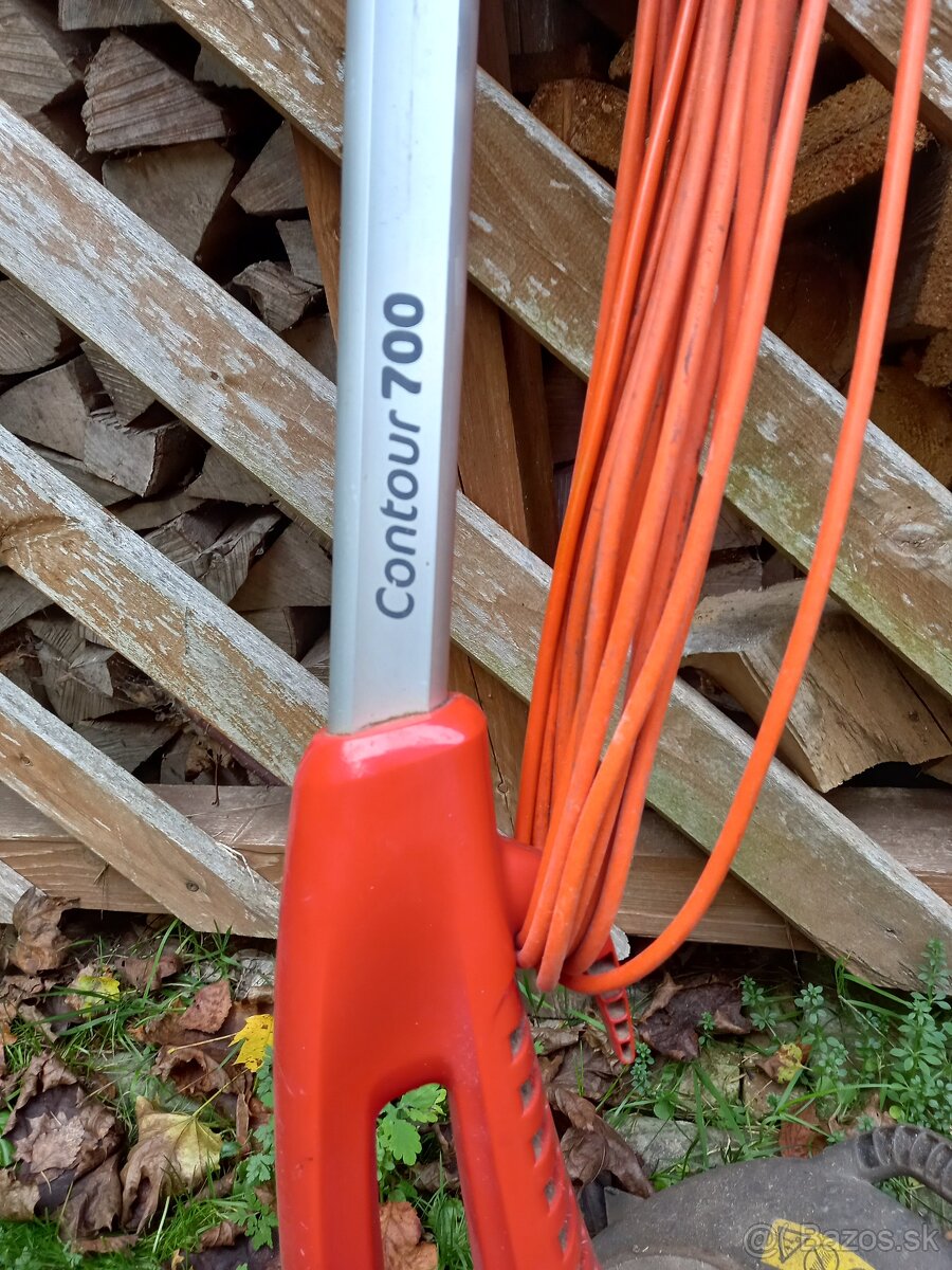 Vyžínač Flymo Contour 700 - 2