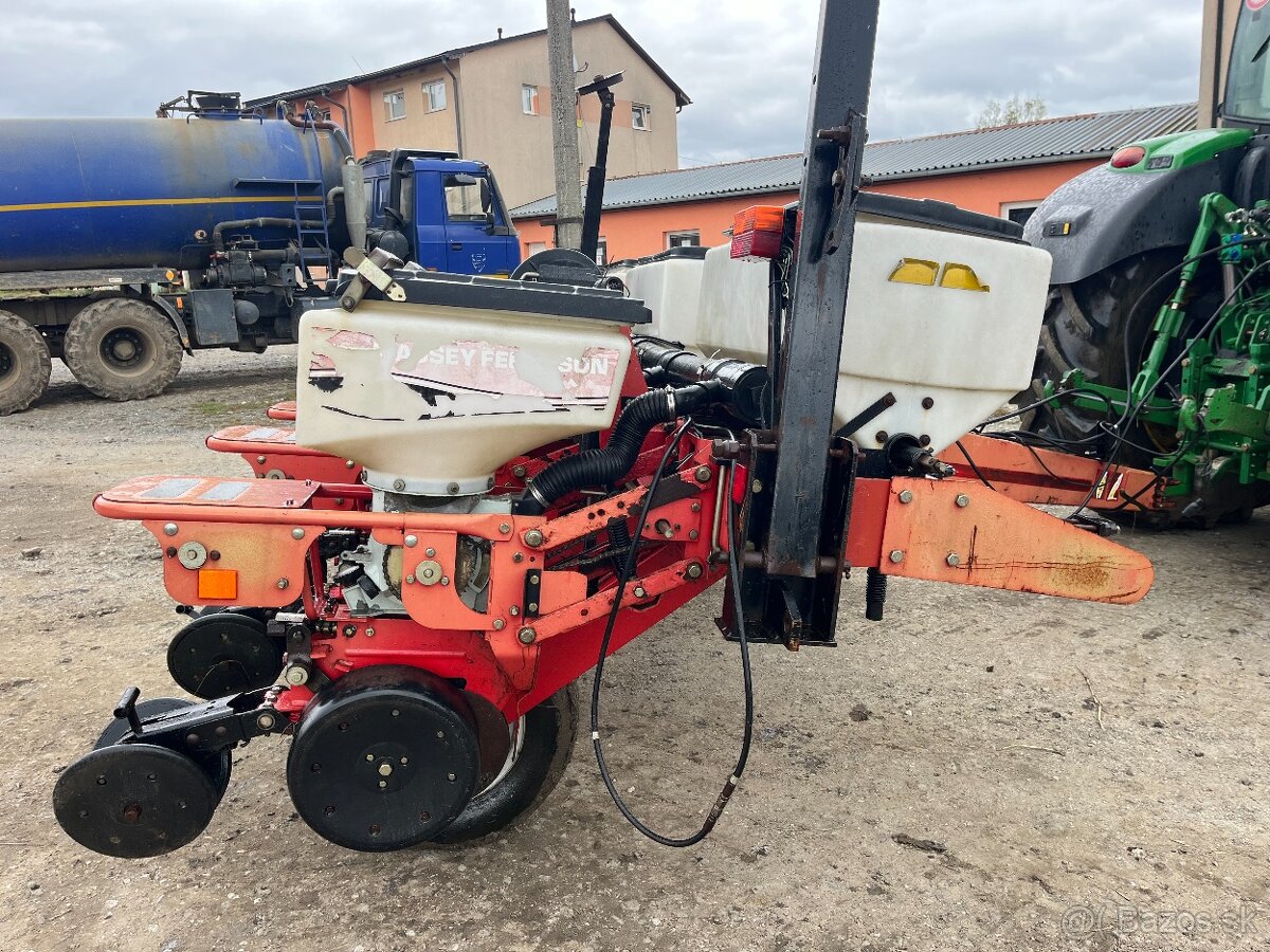 Predám sejačku na kukuricu Massey Ferguson - 2