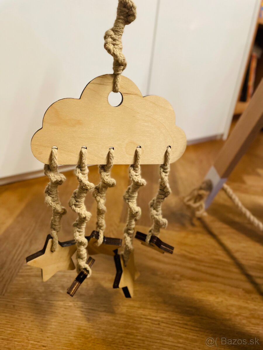 Drevená hrazdička s hračkami - 2