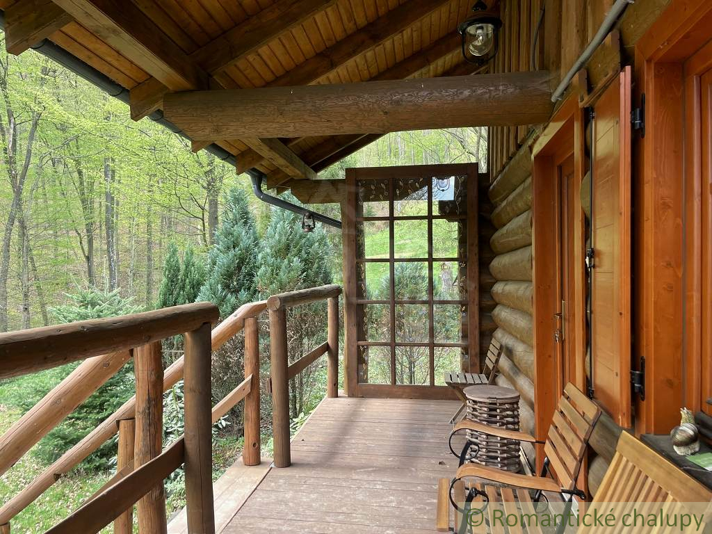 Kanadský zrub pod lesom neďaleko Košíc - 2