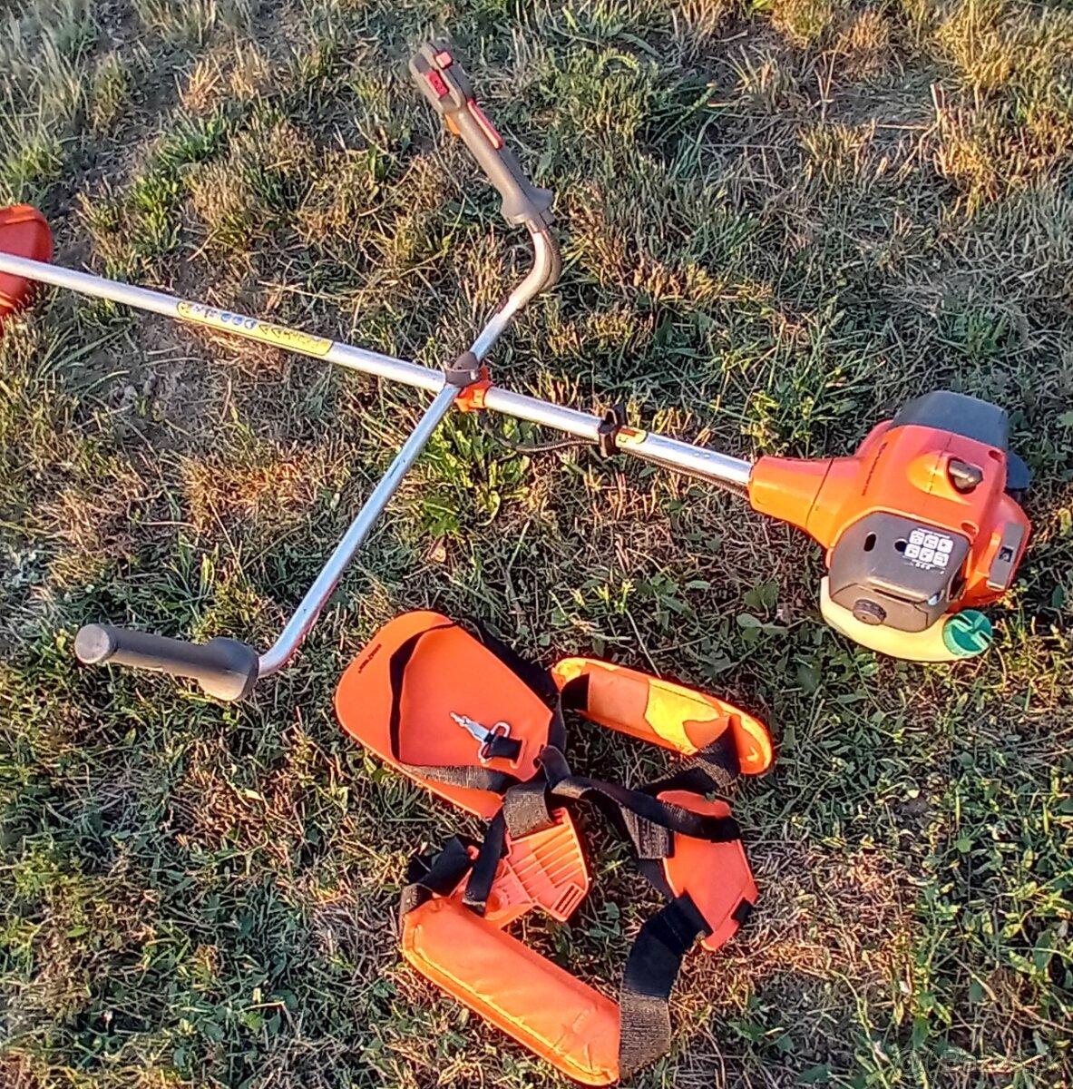 Krovinorez Husqvarna 128r - 2