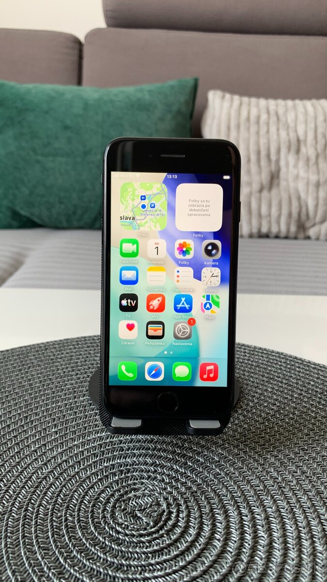 Apple iPhone SE 2020 Black, iOS 26 - 2