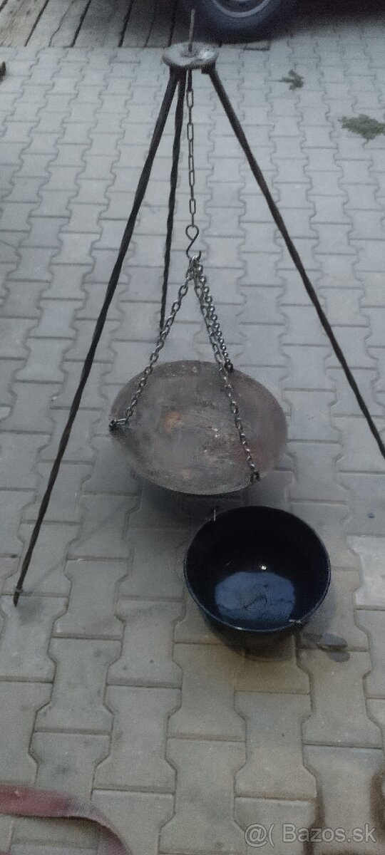 Grilovací disk 44cm,kotlík 10L,trojnožka. - 2