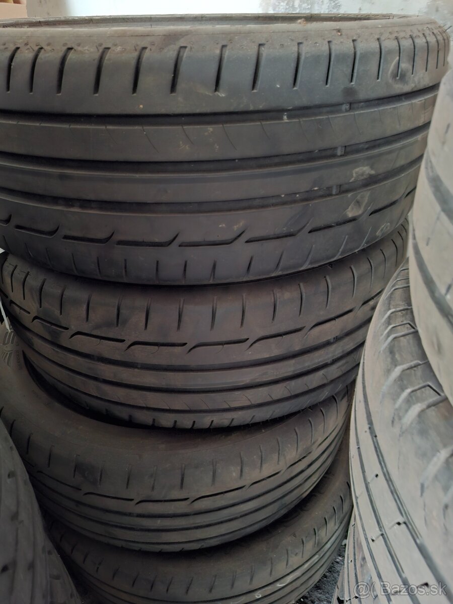 Predam pneu dunlop 225 45 r19 - 2