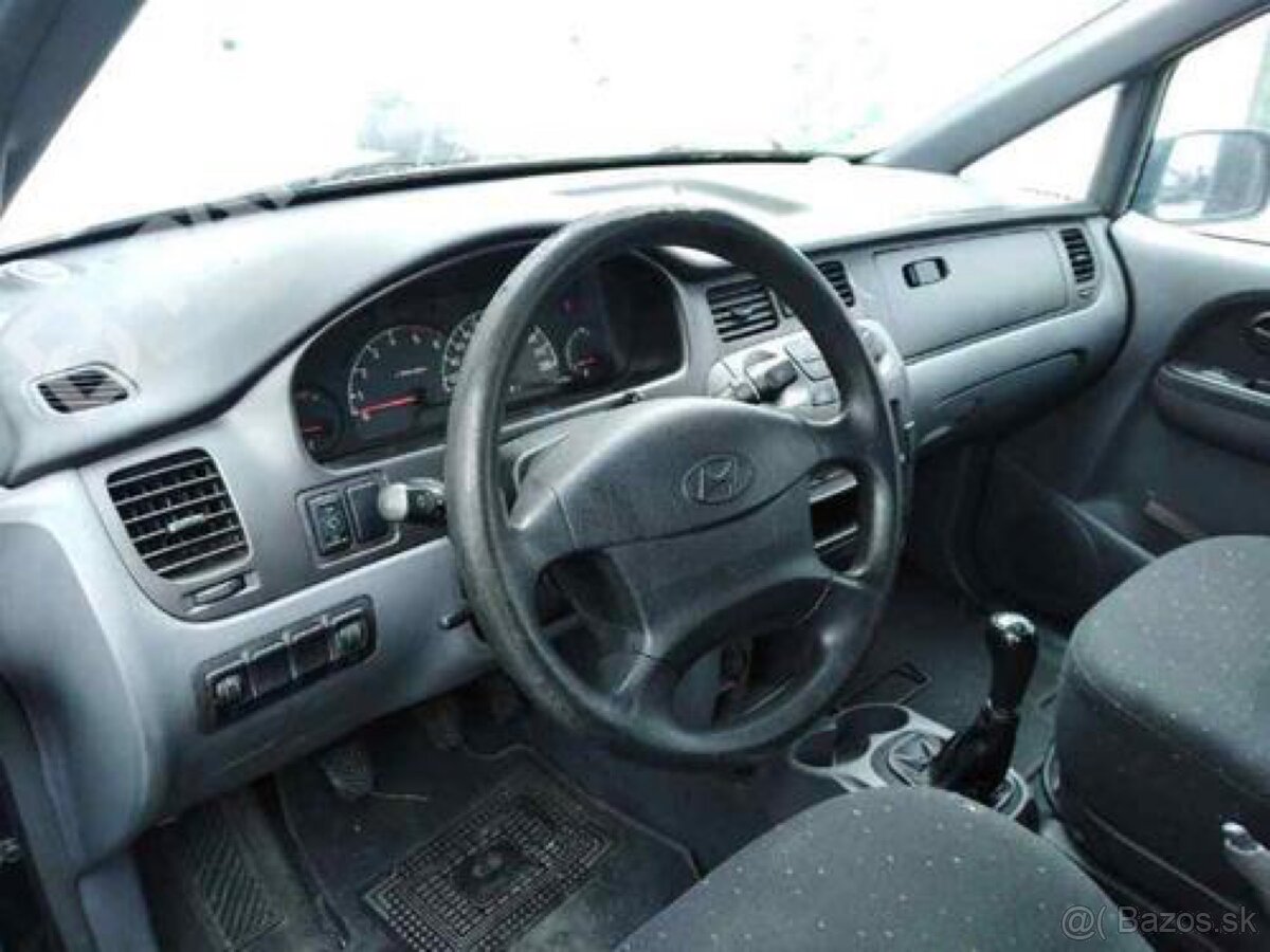 Rozpredám Hyundai Trajet 2,0 crdi - 2