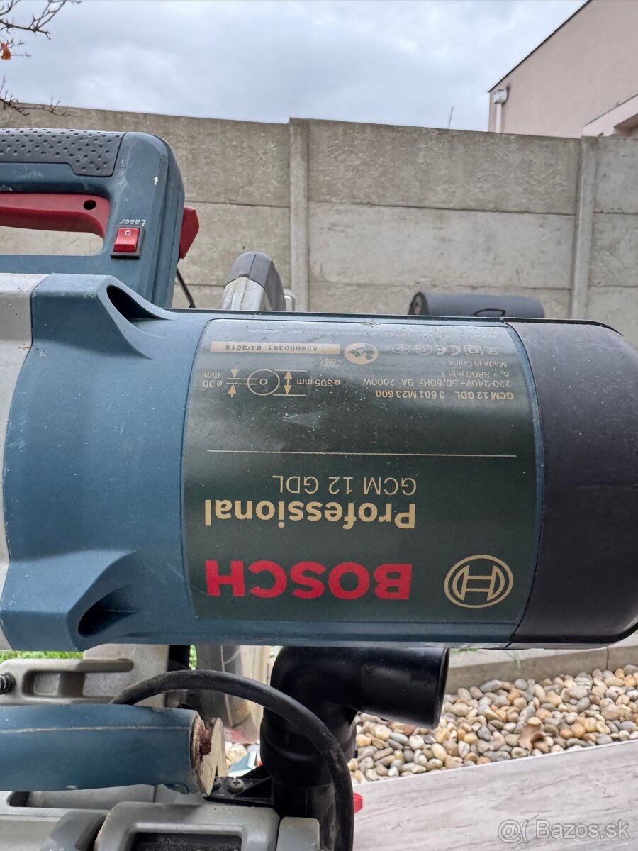 Kapovacia a pokosová píla Bosch - 2