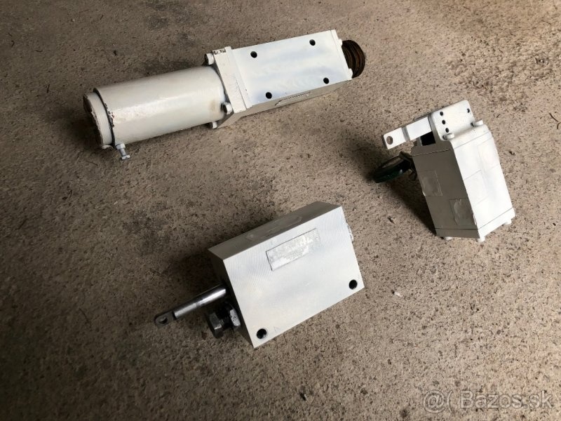 Predám výkonovú reguláciu na nakladač UN053 - 2