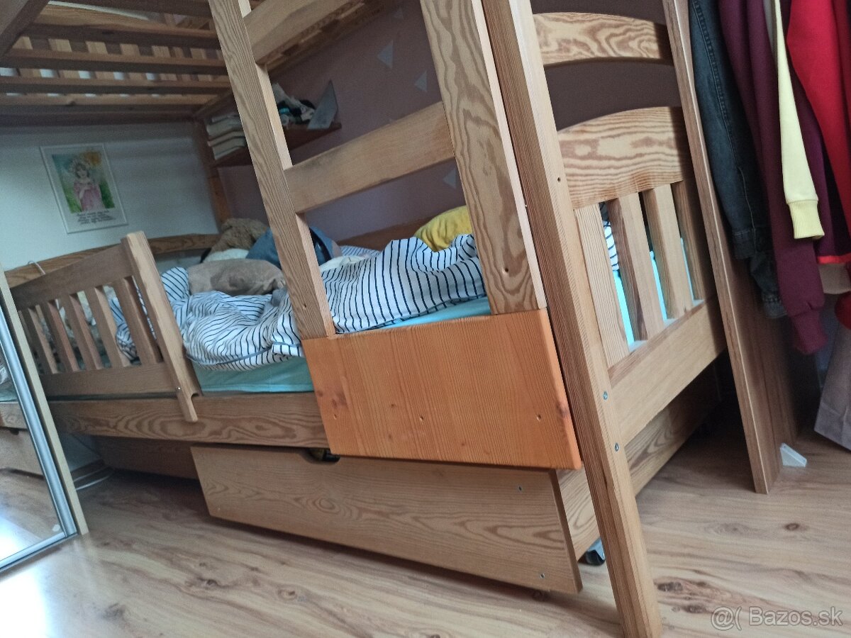 Drevená posteľ - 2