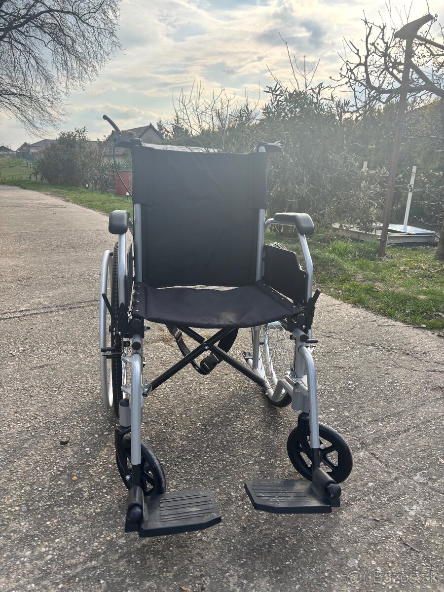 Predám skladací invalidný vozík - 2