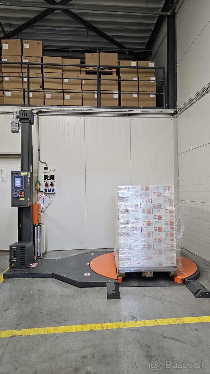 BALIACI STROJ NA PALETY - VÝREZ V TOČNI PRE VJAZD PALEŤÁKU - 2