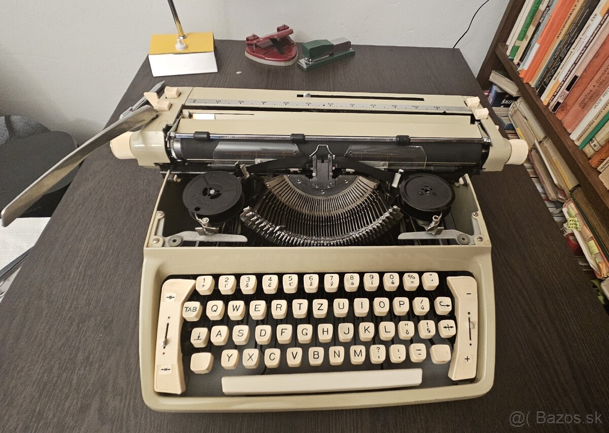 Kufrikový písací stroj Consul 222.2 - 2