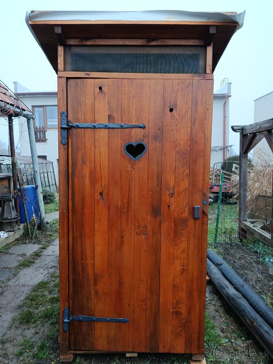 Drevená latrína - 2