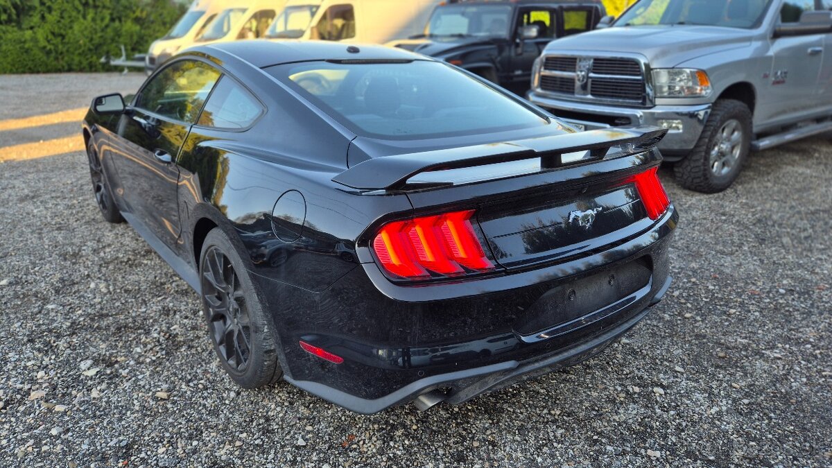 FORD MUSTANG NA NÁHRADNÉ DIELY - 2