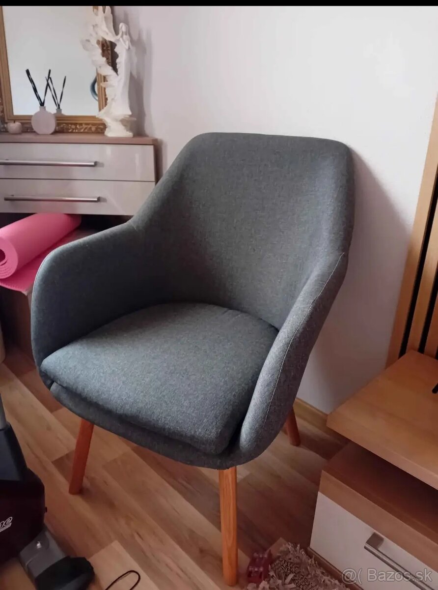 Nové kreslo - 2