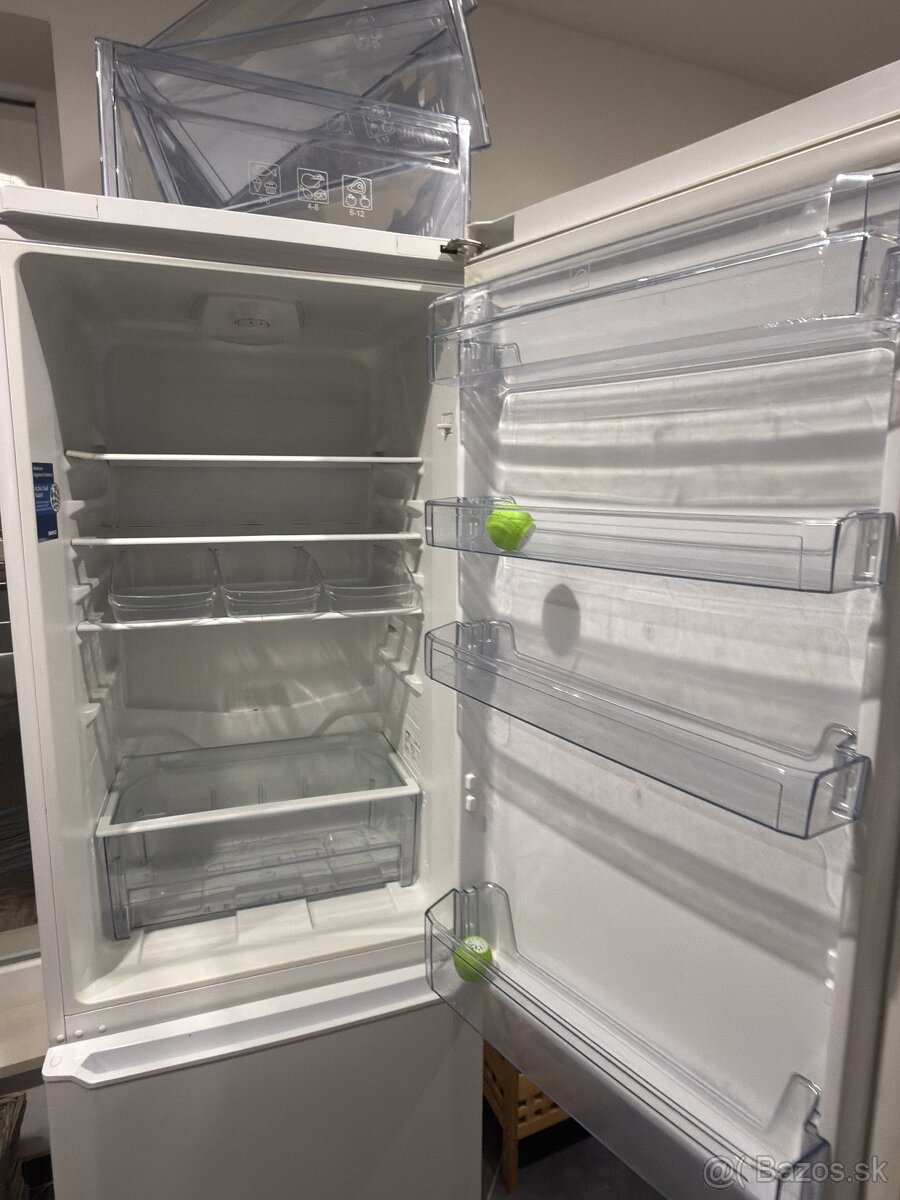 Chladnička s mrazničkou - 2