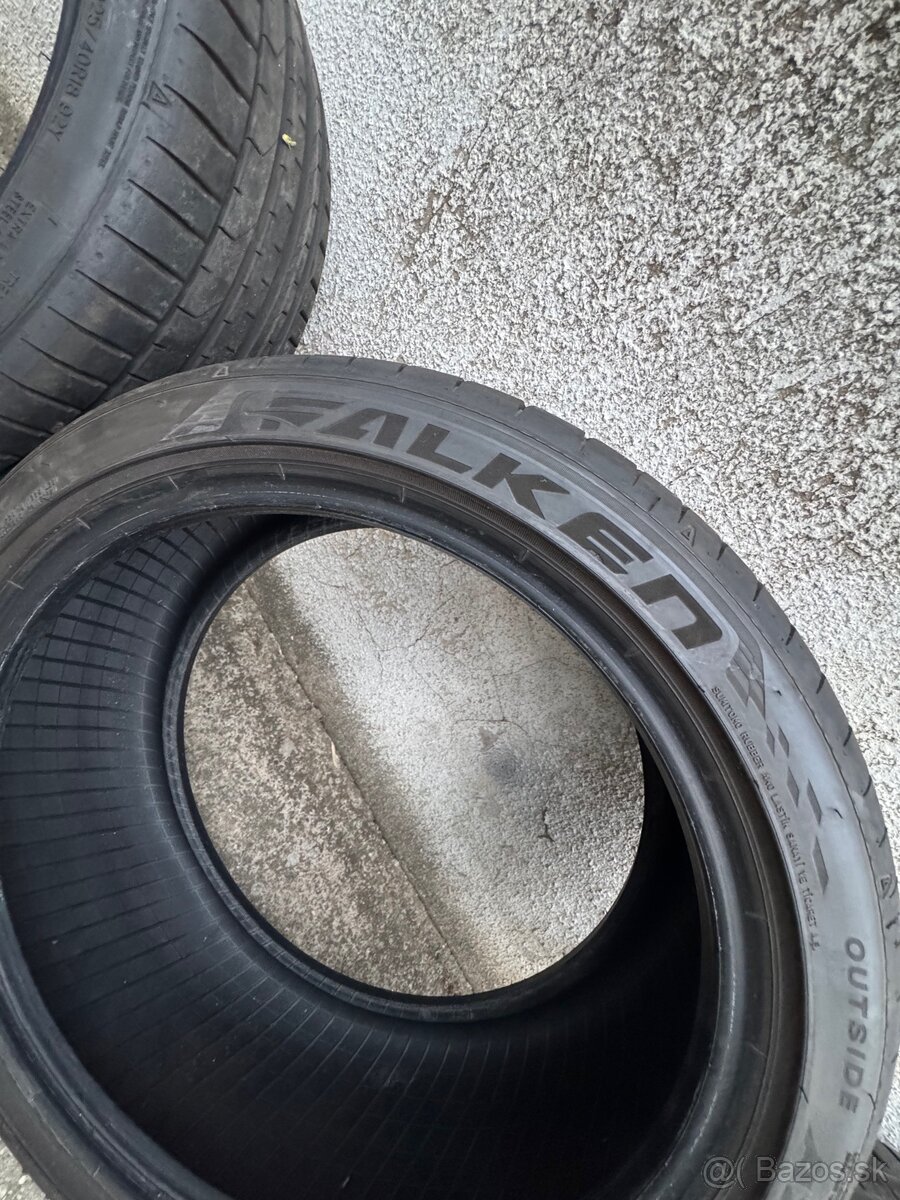 Falken 225/40 R18 - 2