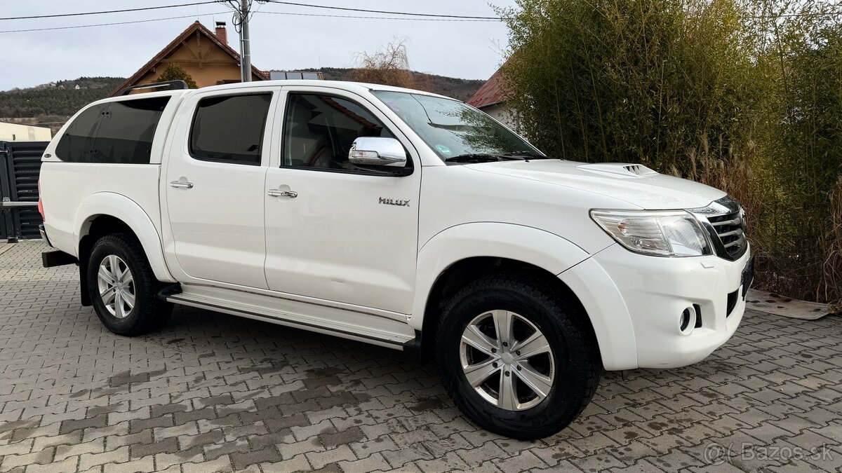TOYOTA HILUX — na predaj - 2