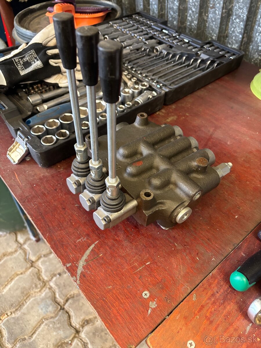 Hydraulicky rozdeľovač - 2