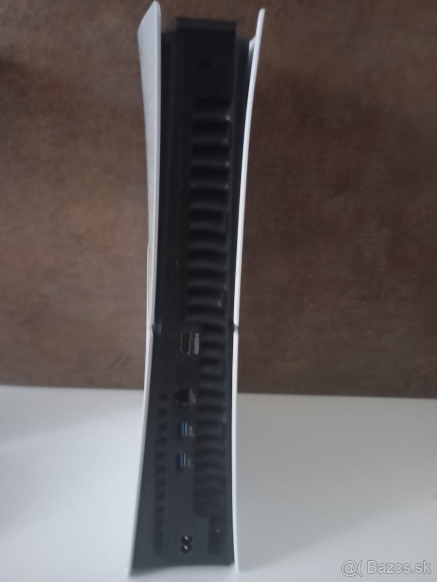 Predám PlayStation 5 (PS5) - záruka ešte 15 mesiacov - 2