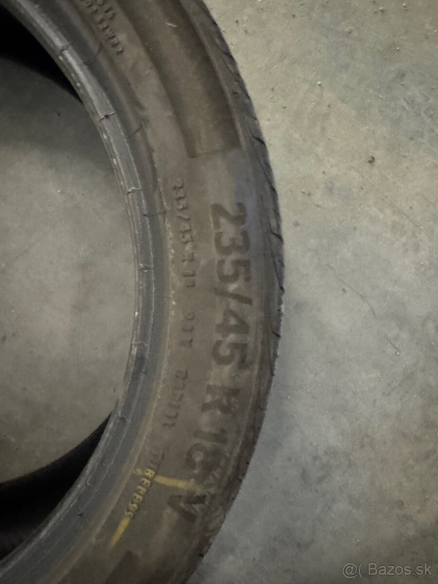 235/45R18 - 2