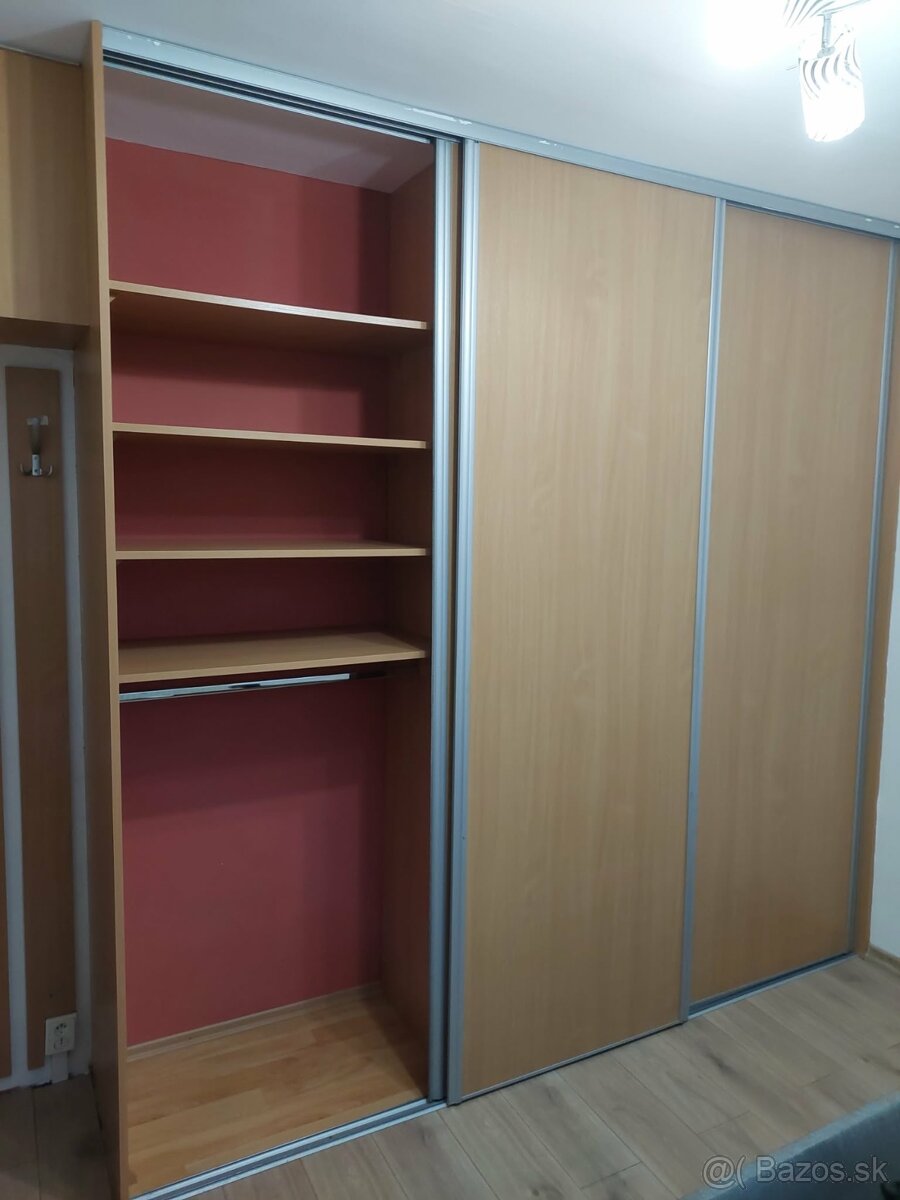 Dvere na vstavanú skriňu - 2