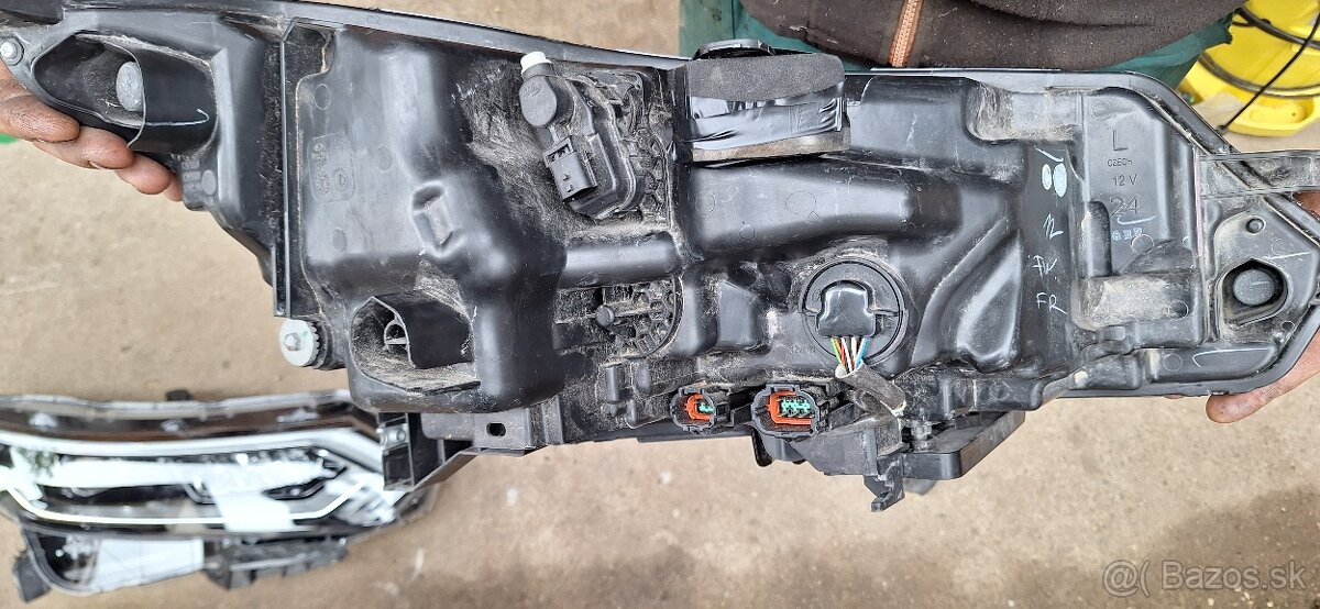 Svetlá Nissan quashqai - 2