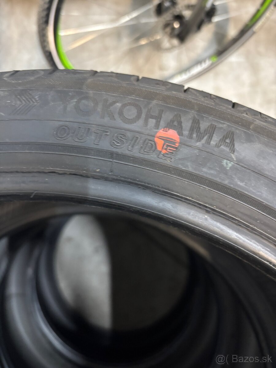 Yokohama Advan DB V552 93W 225/40R19 - 2