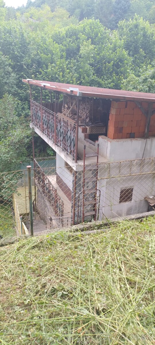 Chatka so záhradou - 2