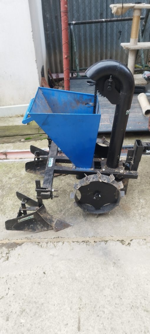 Sadzač zemiakov AGZAT - 2