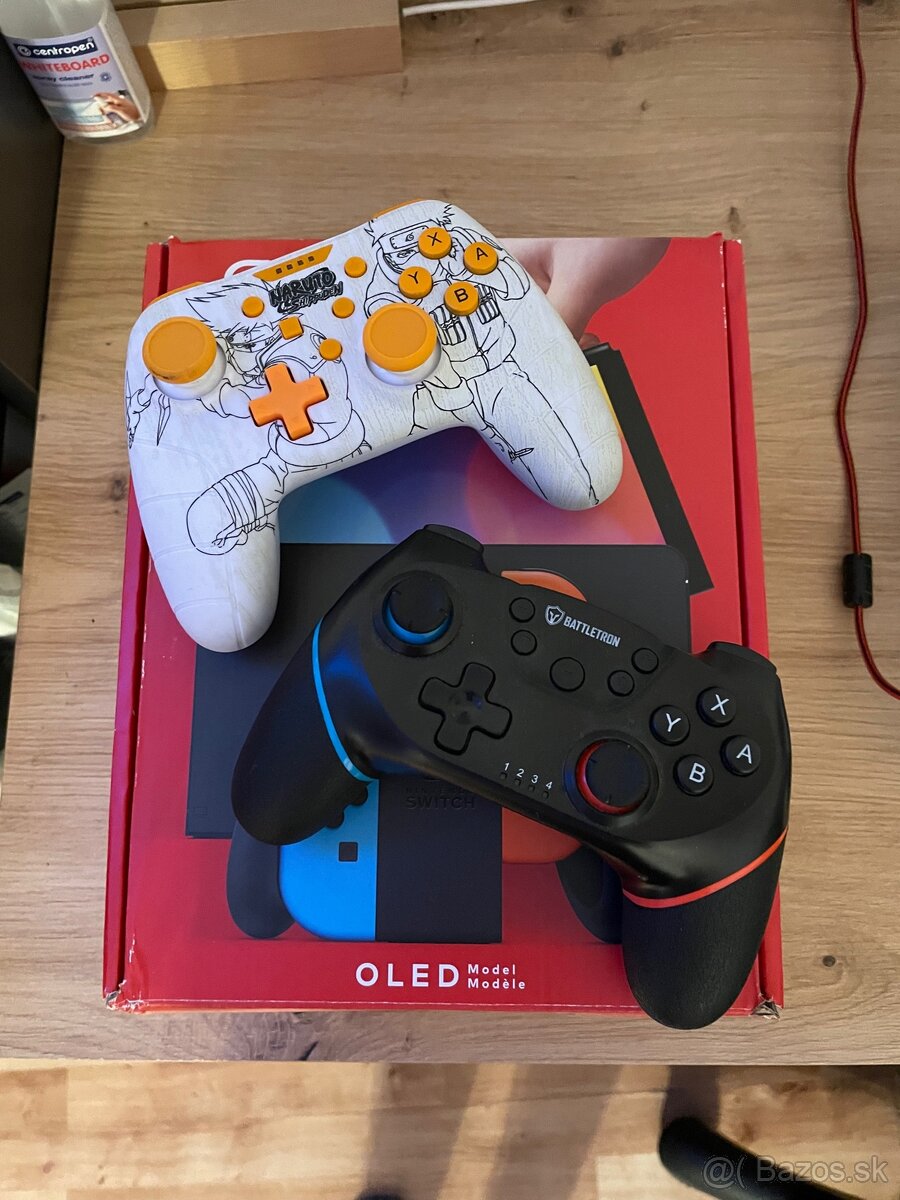 Nintendo Switch OLED - TOP stav + 2 ovládače + 2 hry - 2