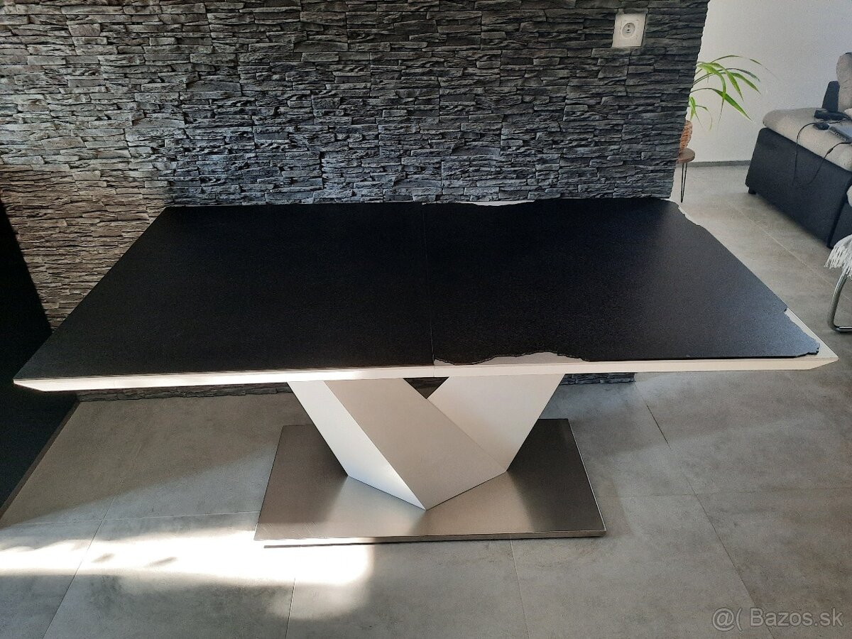 Jedálenský stôl - 2