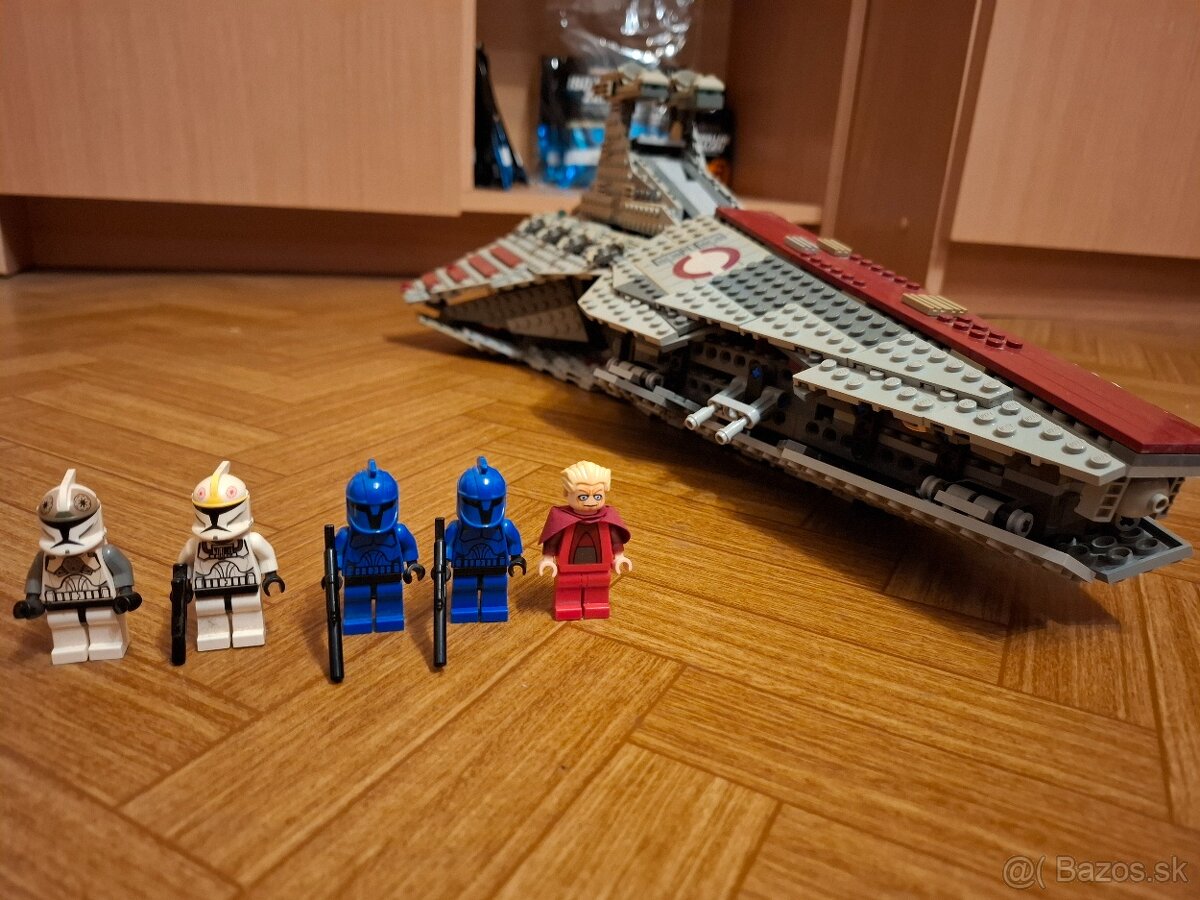 LEGO Star Wars 8039 Venator-class Republic Attack Cruiser - 2