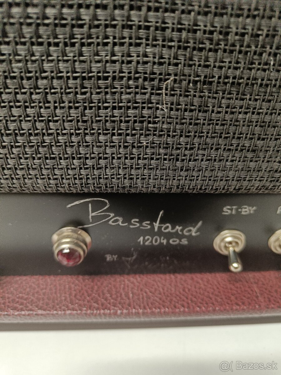 Hot Amp: Basstard 1204–OS 200w celolampa - 2